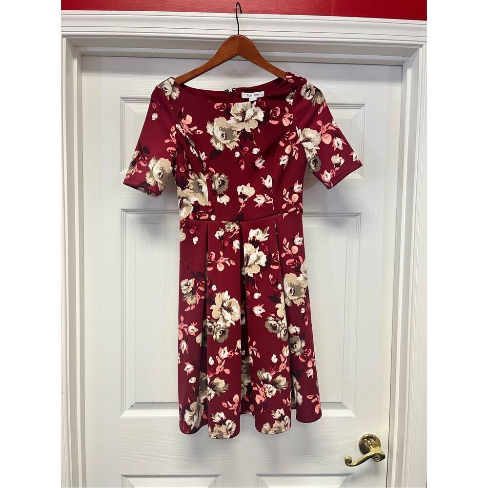 WHBM Burgundy Floral Pleated Short Sleeve Scuba Dress sz 0 NWT